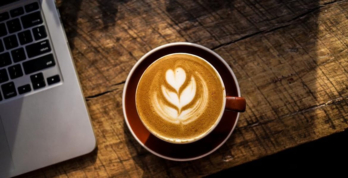 Kopi latte dan laptop, proyek Kopi Nusantara