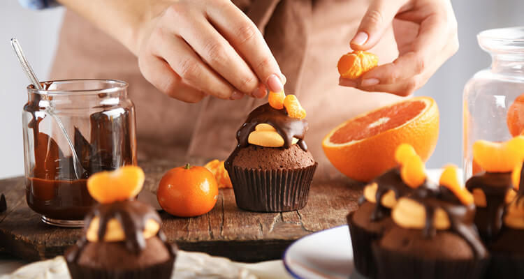 Cupcake Cokelat dengan Topping Jeruk