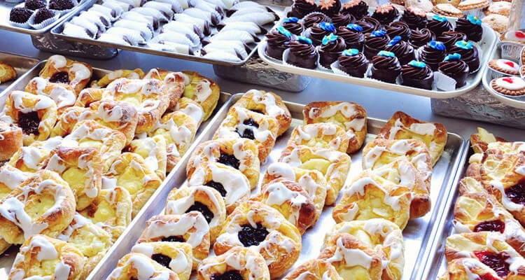 Mengenal Aneka Pastry Isi Buah