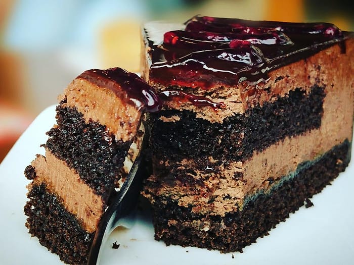 Kue Cokelat Ceri