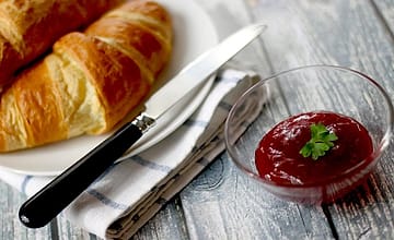 Croissant dengan selai buah