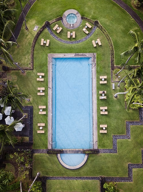 Kolam renang hotel dilihat dari atas