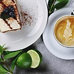 Latte dan Kue Cokelat