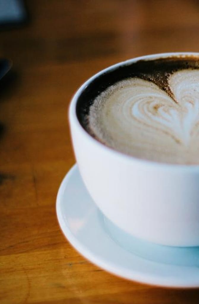 Cappuccino di meja kayu