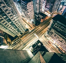 Jalan dan gedung bertingkat dilihat dari atas