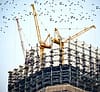 Gedung dengan tower crane