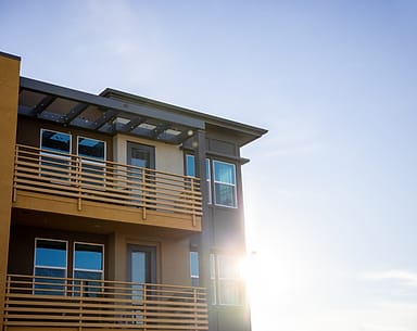 Bangunan apartemen tiga lantai