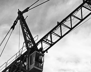 Tower crane di lokasi proyek
