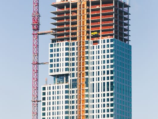 Gedung tinggi dalam tahap pembangunan