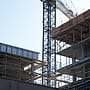 Crane di gedung yang sedang dibangun