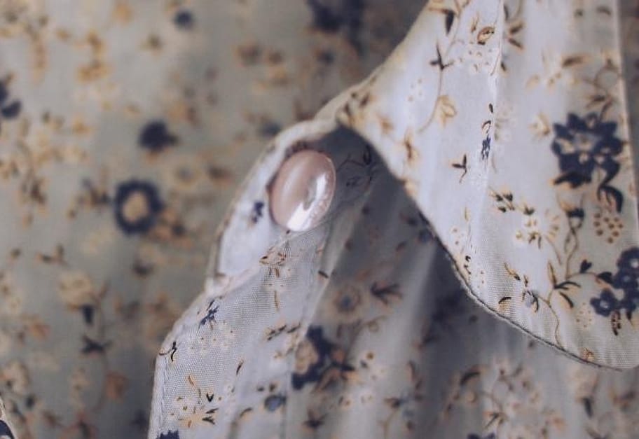 Kerah kemeja motif bunga