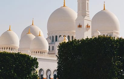 Kubah dan menara masjid