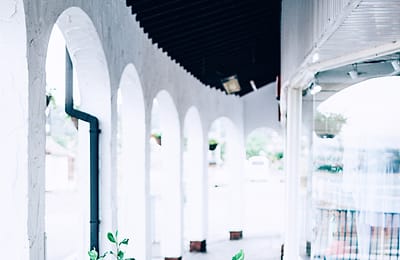 Serambi masjid berlengkung
