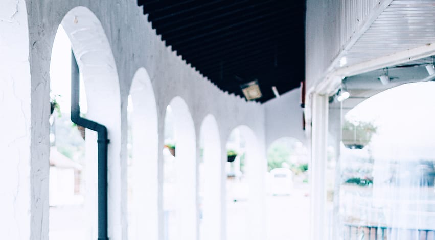Serambi masjid berlengkung