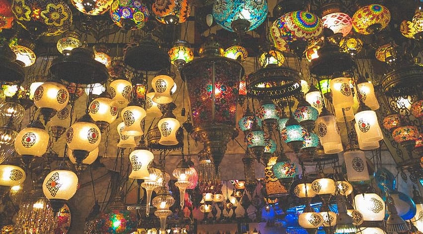 Lampu hias khas Ramadan