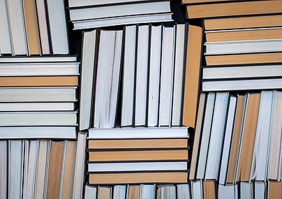 Tumpukan buku untuk santri