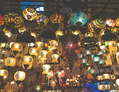 Lampu hias khas Ramadan