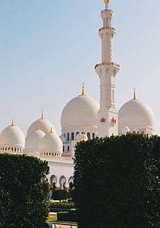 Masjid berkubah putih
