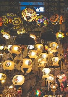 Lampu hias khas Ramadan