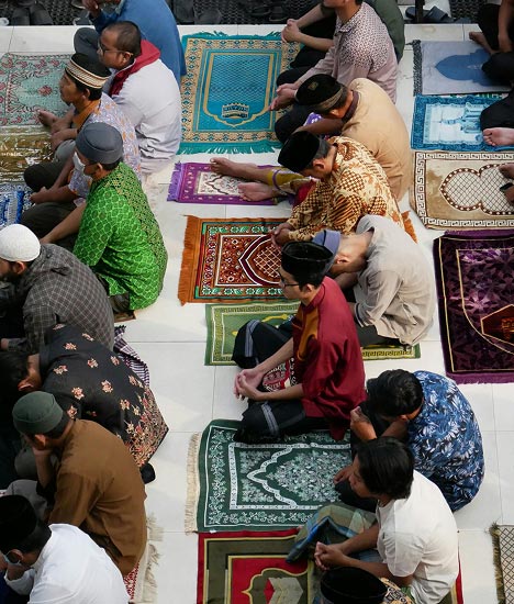 Menjaga Kekhusyukan Salat Berjamaah