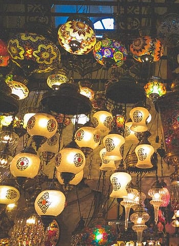Lampu-lampu hias khas Ramadan