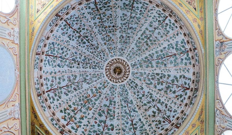 Ornamen langit-langit kubah