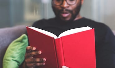 Peserta kajian membaca buku tafsir