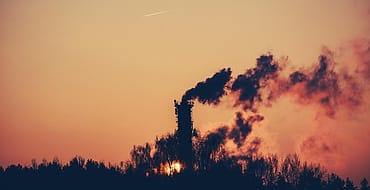 Cerobong kilang saat senja