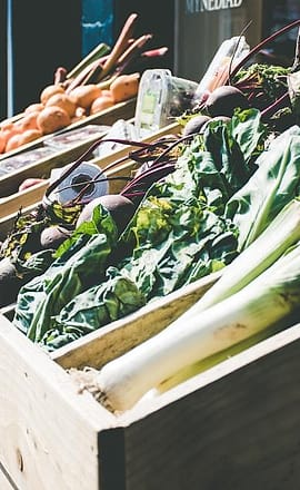 Peti sayur segar di pasar