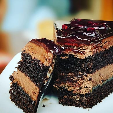 Kue Cokelat Ceri