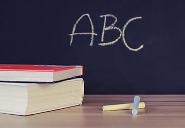 Papan tulis dan buku