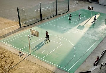 Lapangan basket sekolah