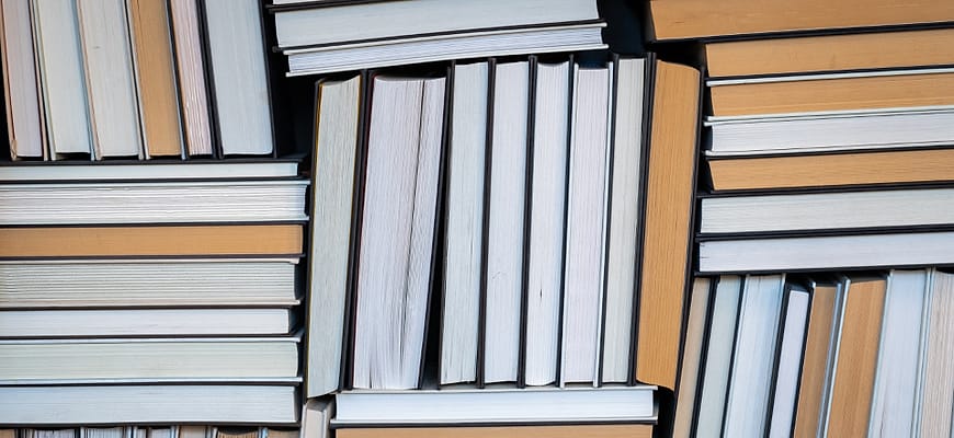 Tumpukan buku pelajaran