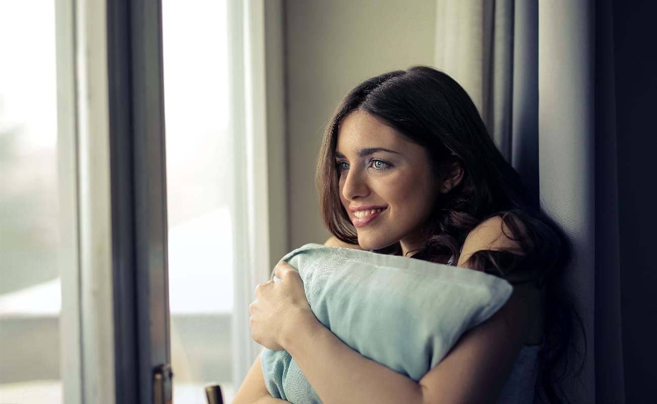Tips Berpose Natural di Depan Kamera
