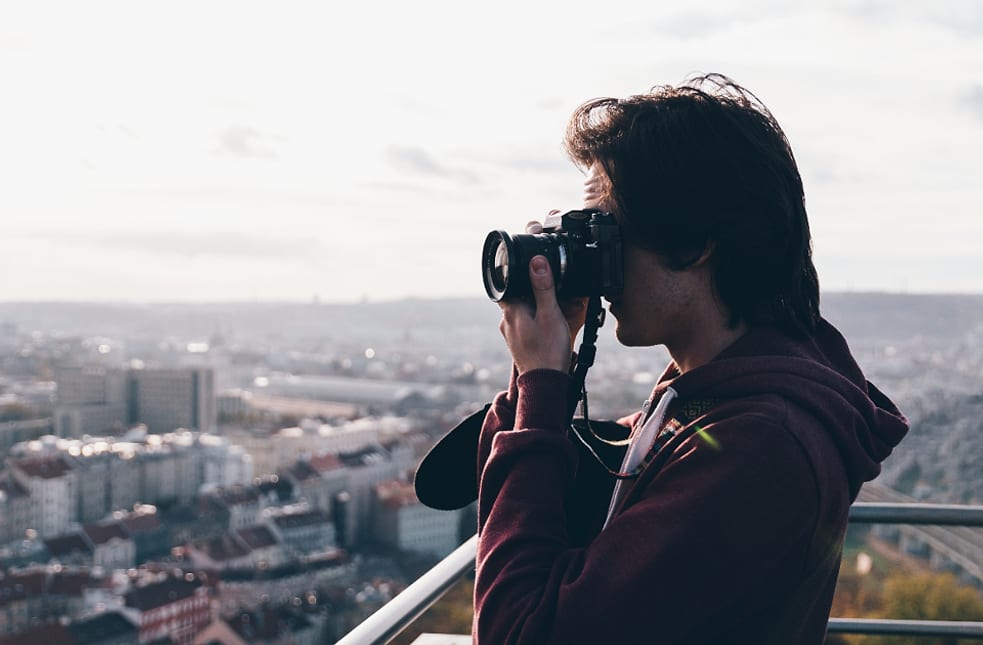 Fotografer memotret pemandangan kota