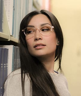Sari Anggraini, guru seni