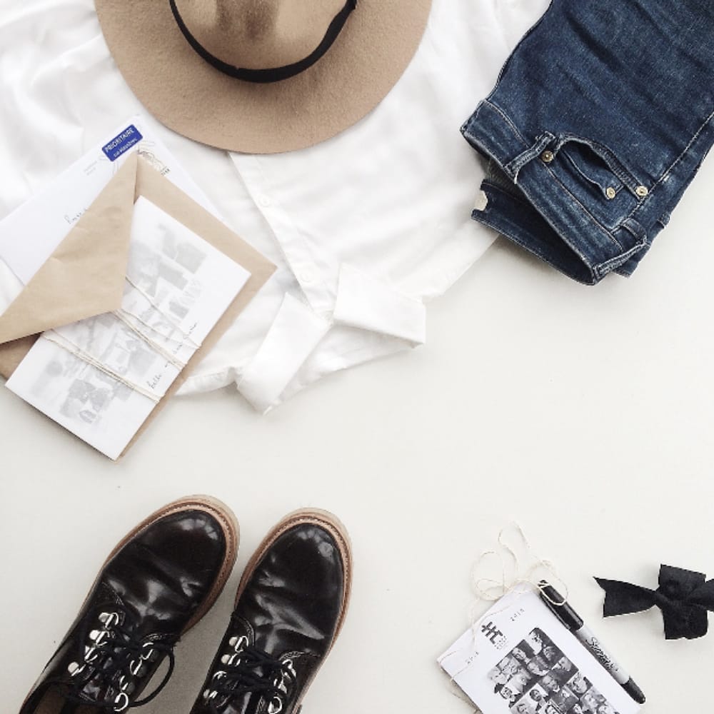 Setelan Kaos Putih & Jeans