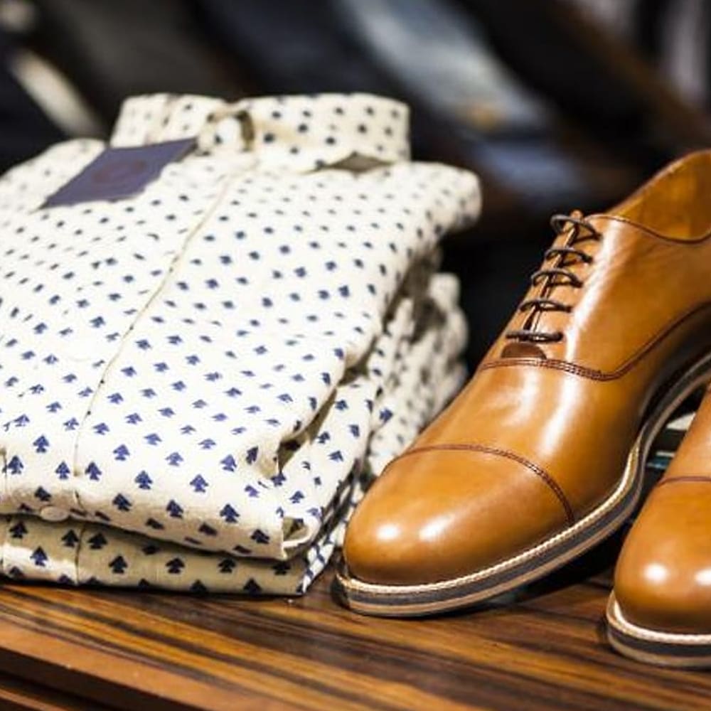 Setelan Kemeja Polkadot & Pantofel