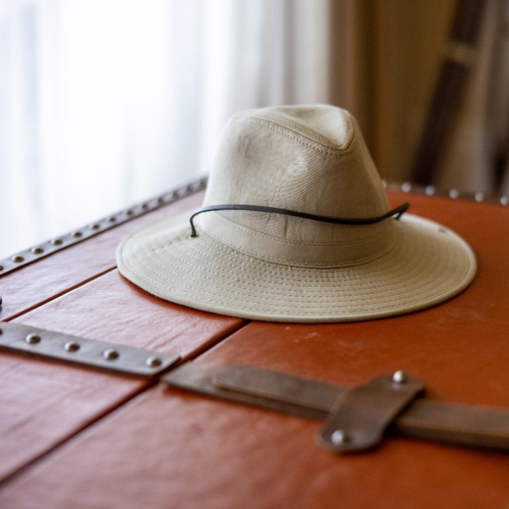 Topi Pantai Putih