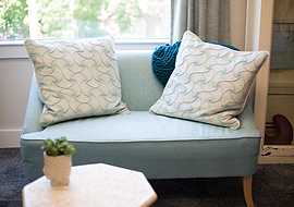 Loveseat Biru Muda